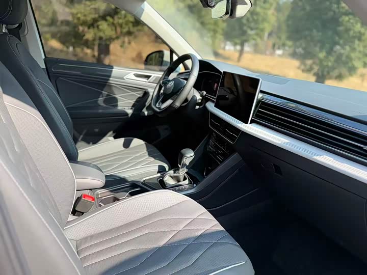 Фото 7 - Volkswagen Tiguan L Pro