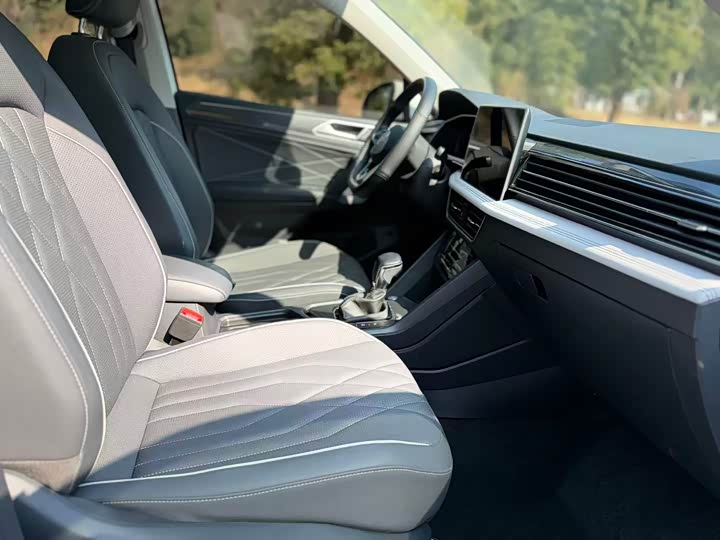 Фото 8 - Volkswagen Tiguan L Pro