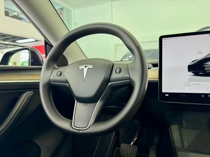 Фото 6 - Tesla Model Y