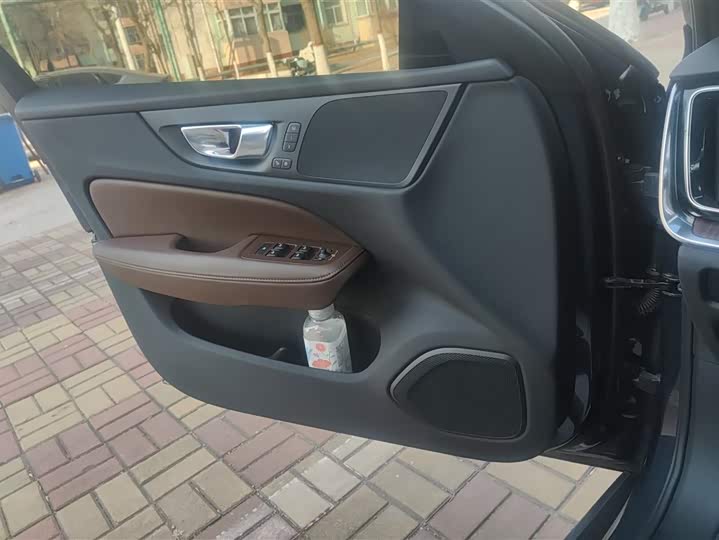 Фото 7 - Volvo V60