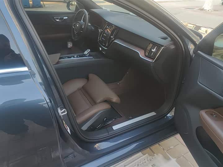 Фото 8 - Volvo V60