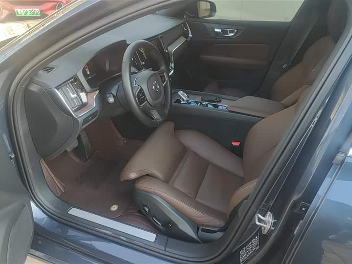 Фото 9 - Volvo V60