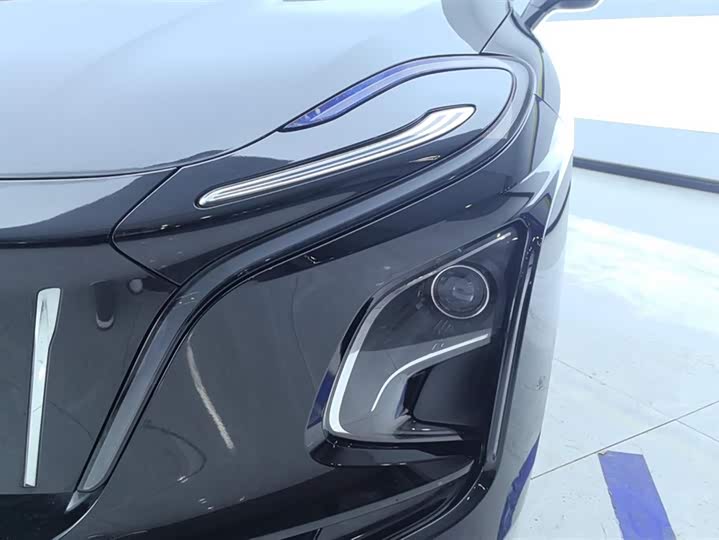 Фото 5 - Hongqi E-QM5