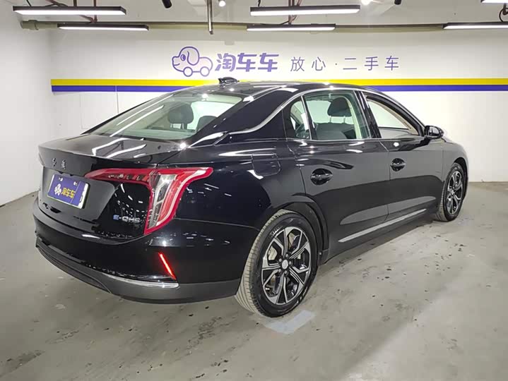 Фото 3 - Hongqi E-QM5