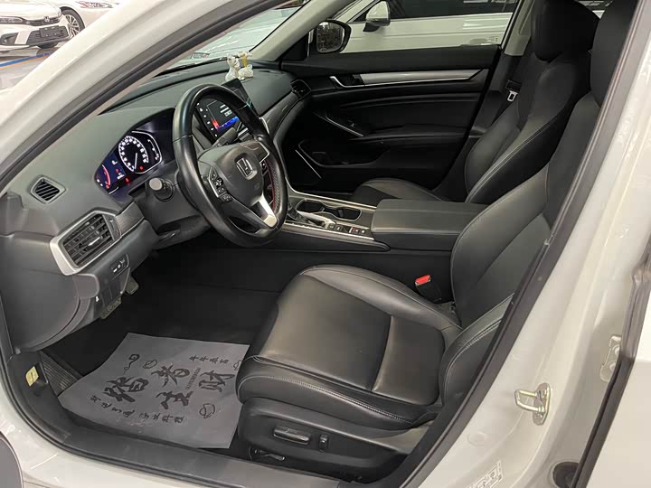 Фото 4 - Honda Accord