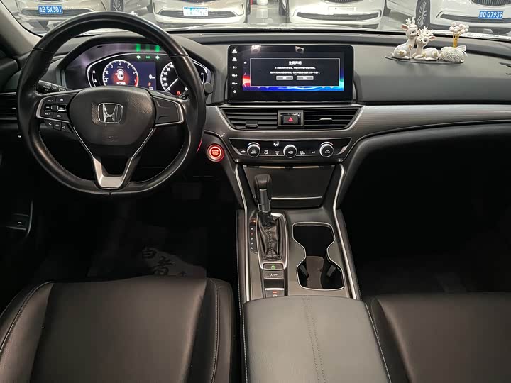 Фото 8 - Honda Accord