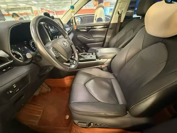 Фото 3 - Toyota Highlander