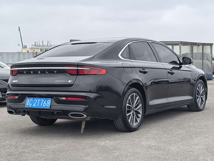 Фото 4 - Geely Preface