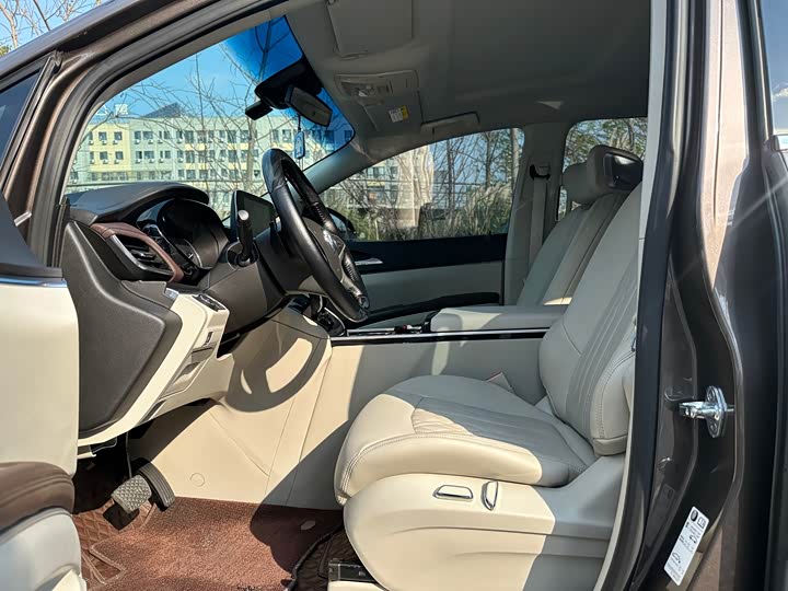 Фото 4 - Buick GL8 ES