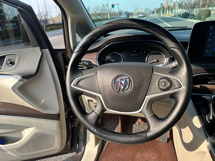 Фото 7 - Buick GL8 ES