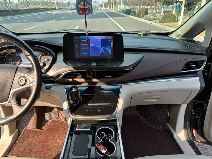 Фото 8 - Buick GL8 ES