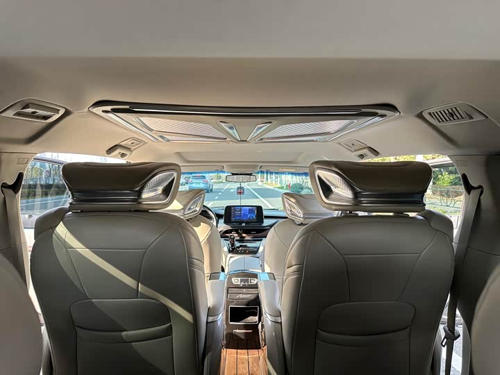 Фото 9 - Buick GL8 ES