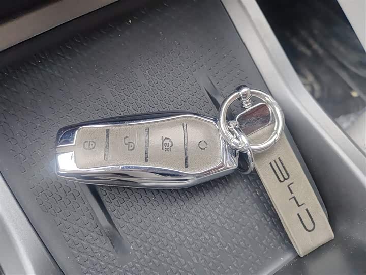 Фото 9 - BYD Yuan Up