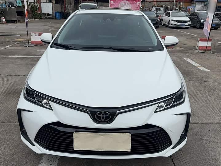 Фото 3 - Toyota Corolla