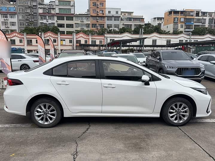 Фото 4 - Toyota Corolla