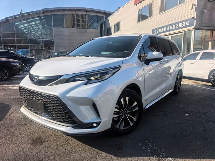 Фото 1 - Toyota Granvia