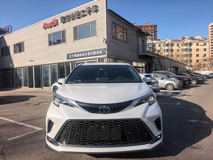 Фото 2 - Toyota Granvia