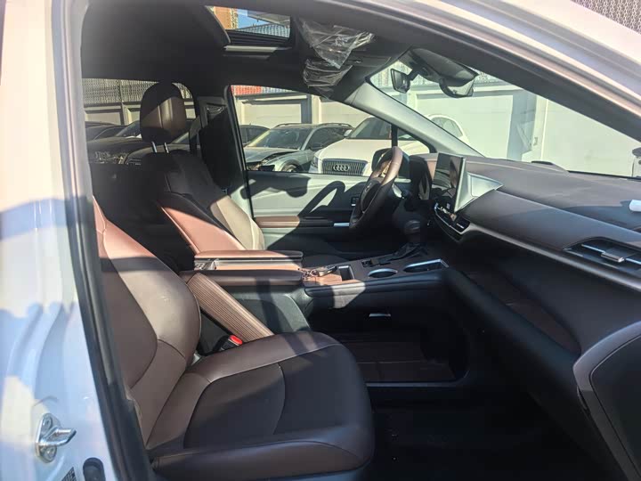 Фото 5 - Toyota Granvia