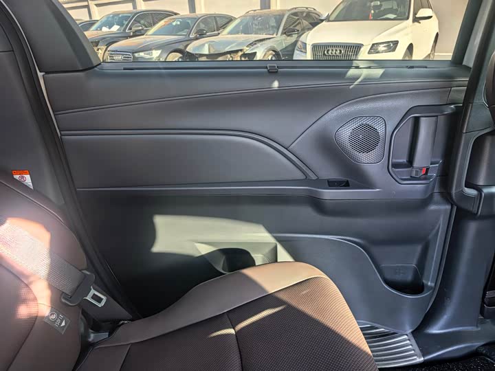 Фото 9 - Toyota Granvia