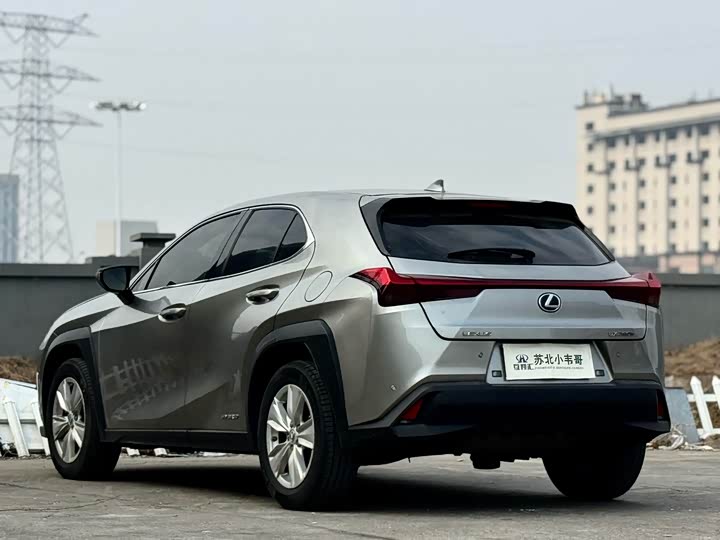 Фото 6 - Lexus UX
