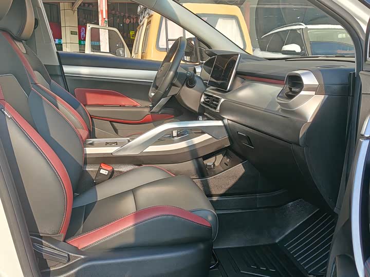 Фото 7 - Geely Coolray