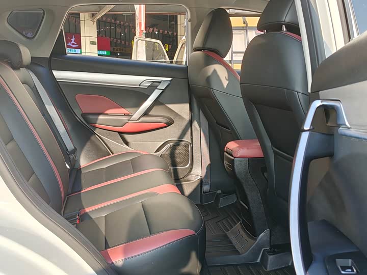 Фото 8 - Geely Coolray