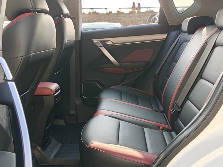 Фото 9 - Geely Coolray