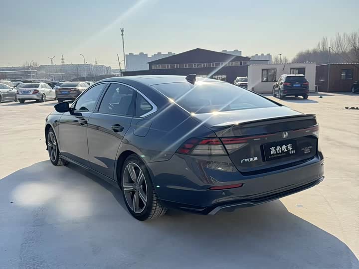 Фото 8 - Honda Accord