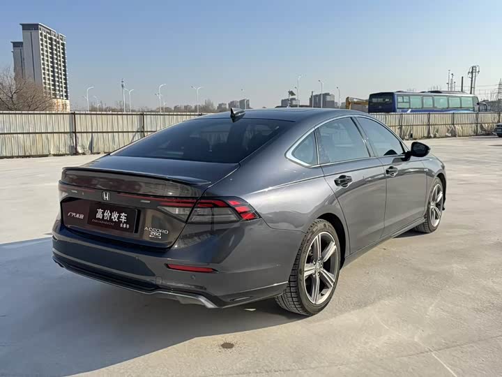 Фото 9 - Honda Accord