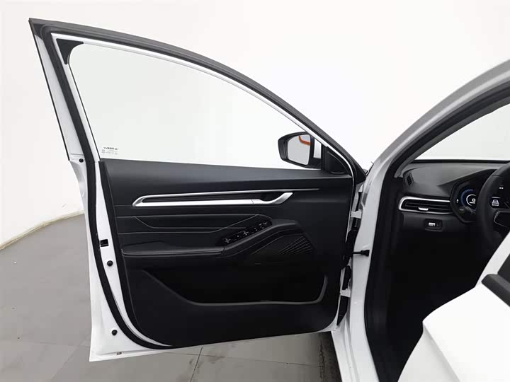 Фото 8 - Geely Emgrand