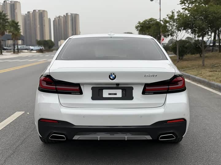 Фото 3 - BMW 5 Series