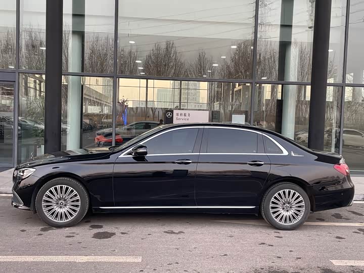 Фото 3 - Mercedes-Benz E-Class