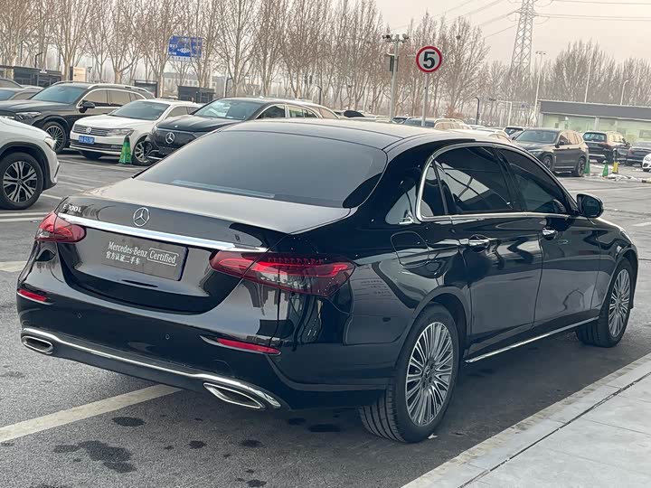 Фото 5 - Mercedes-Benz E-Class