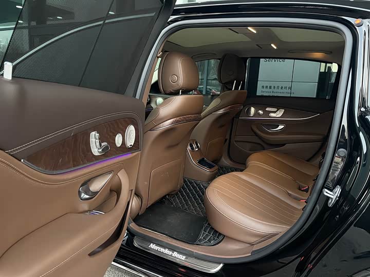 Фото 8 - Mercedes-Benz E-Class