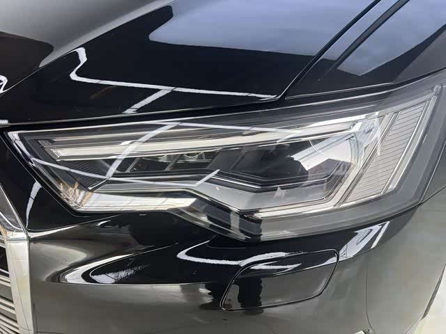 Фото 8 - Audi A6L