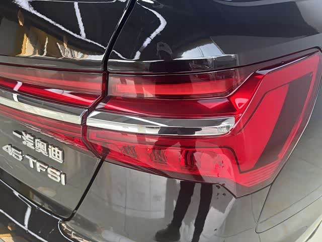 Фото 9 - Audi A6L