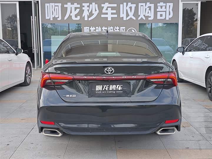 Фото 8 - Toyota Avalon