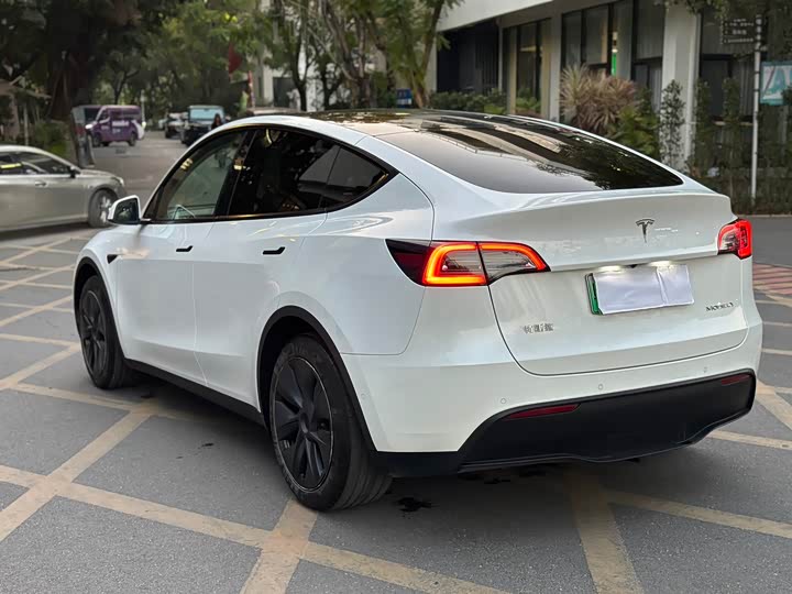 Фото 4 - Tesla Model Y
