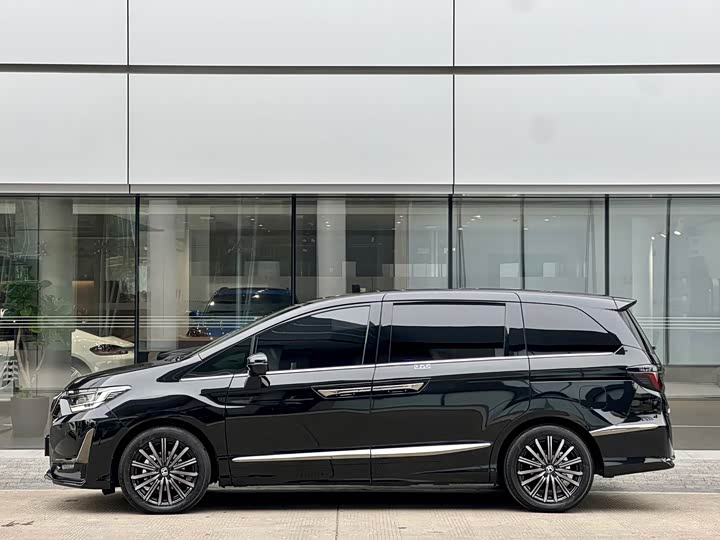 Фото 4 - Honda Elysion