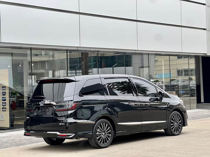 Фото 7 - Honda Elysion