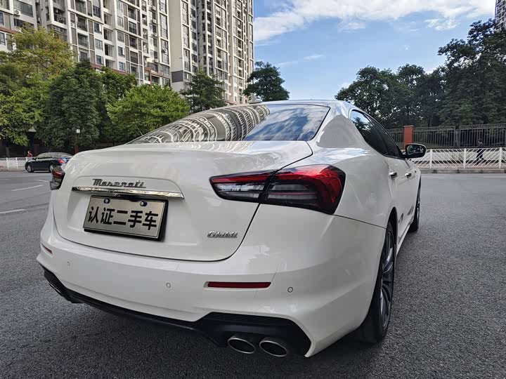 Фото 2 - Maserati Ghibli