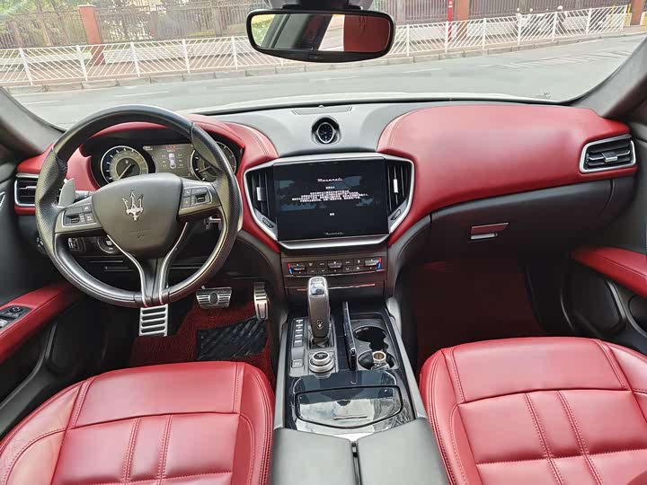 Фото 8 - Maserati Ghibli