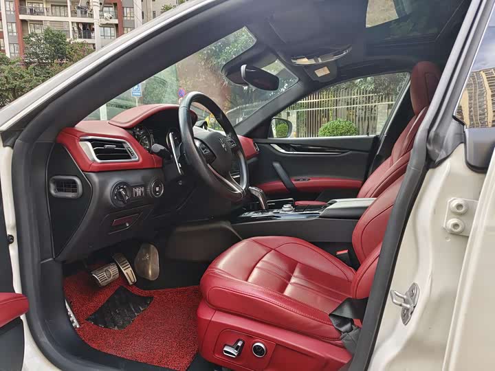 Фото 9 - Maserati Ghibli