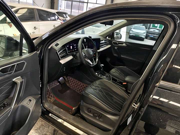 Фото 4 - Volkswagen Tiguan L Pro