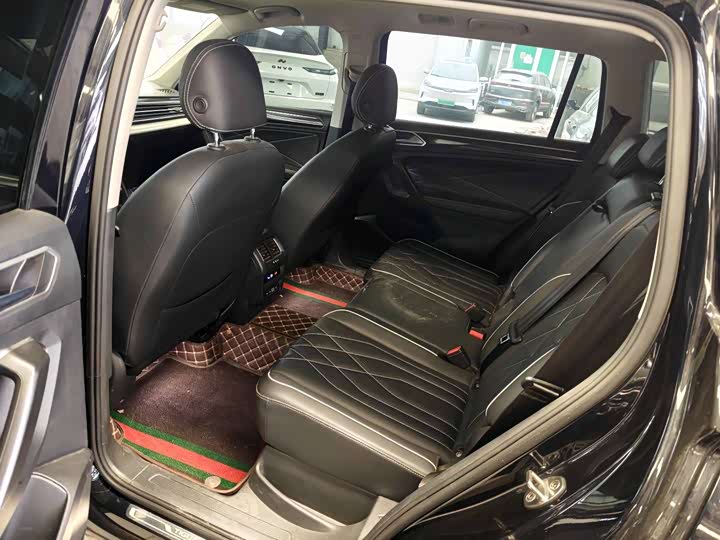 Фото 6 - Volkswagen Tiguan L Pro