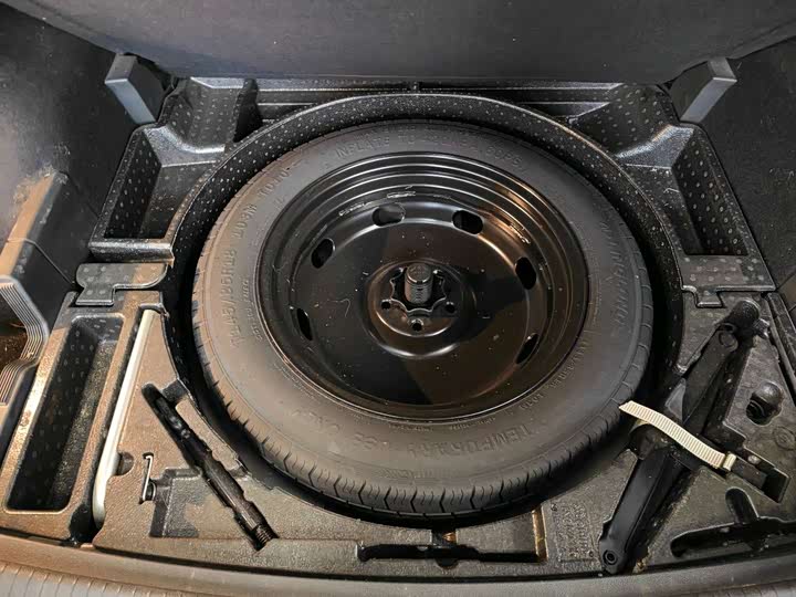 Фото 9 - Volkswagen Tiguan L Pro