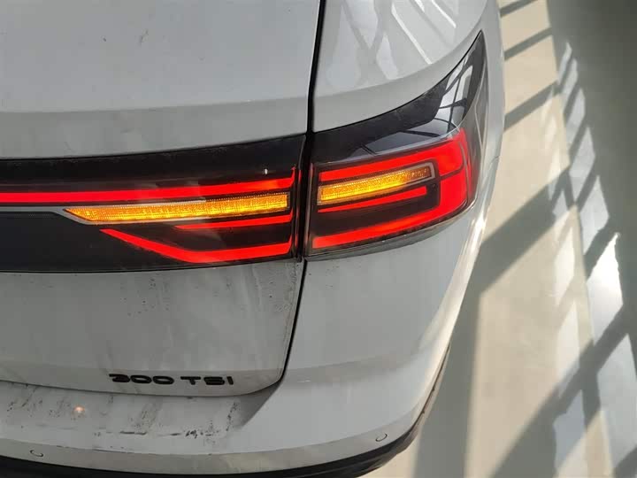 Фото 8 - Volkswagen Tharu