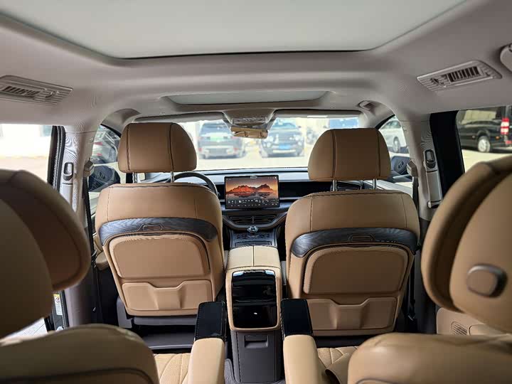 Фото 8 - Denza D9