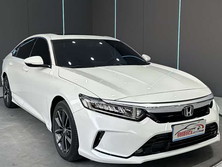 Фото 3 - Honda Inspire