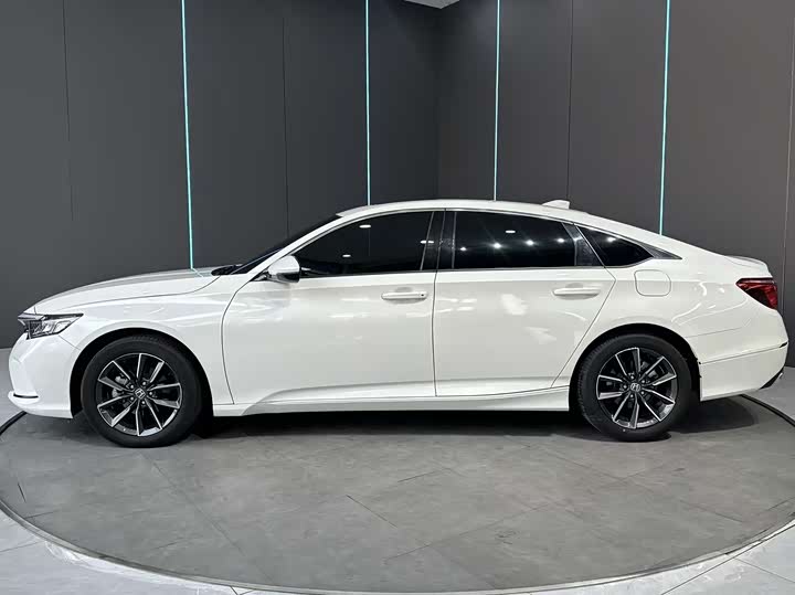 Фото 4 - Honda Inspire